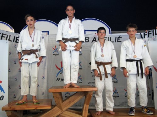 Deux titres régionaux en un week-end pour le judoka champion du club : Hugo Fargier