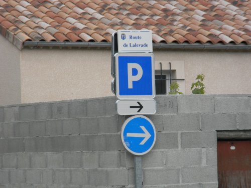 De nouveaux panneaux pour mieux signaliser les parkings